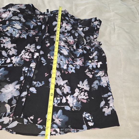 3 For $60. Simply Vera Vera Wang Black Floral Blouse - Picture 9 of 11